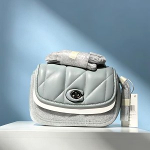 蔻驰（coach）Pillow 20单肩斜挎包